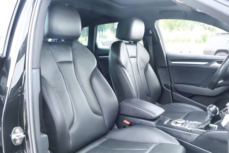 Audi A3 Sportback e-tron Vehicle Full-screen Gallery Image 25