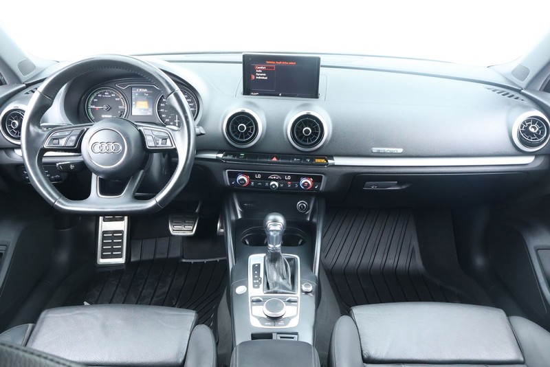 Audi A3 Sportback e-tron Vehicle Full-screen Gallery Image 28