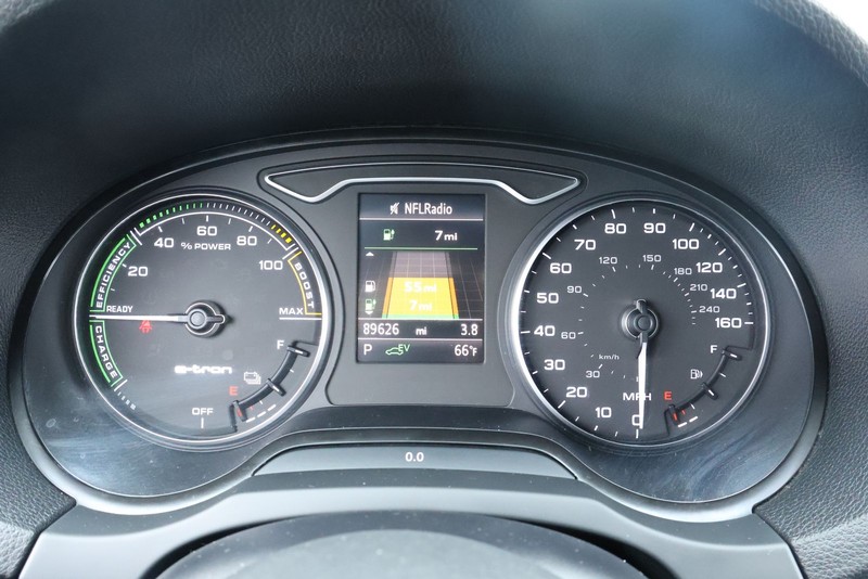 Audi A3 Sportback e-tron Vehicle Full-screen Gallery Image 29