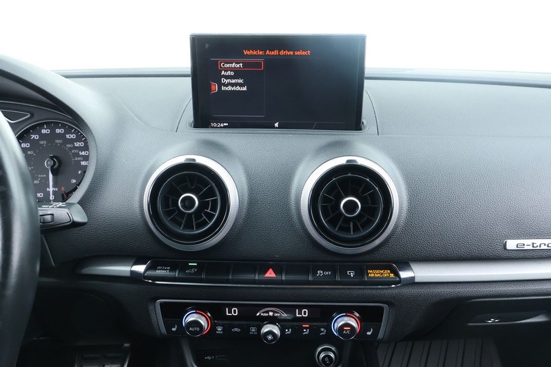 Audi A3 Sportback e-tron Vehicle Full-screen Gallery Image 31