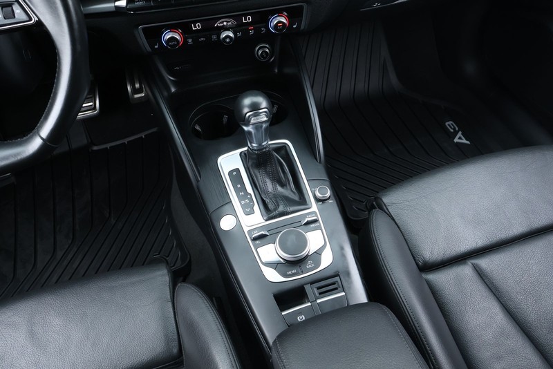 Audi A3 Sportback e-tron Vehicle Full-screen Gallery Image 33
