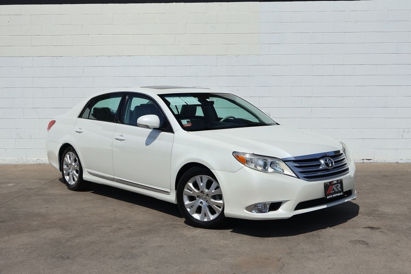 Toyota Avalon Vehicle Full-screen Gallery Image 01