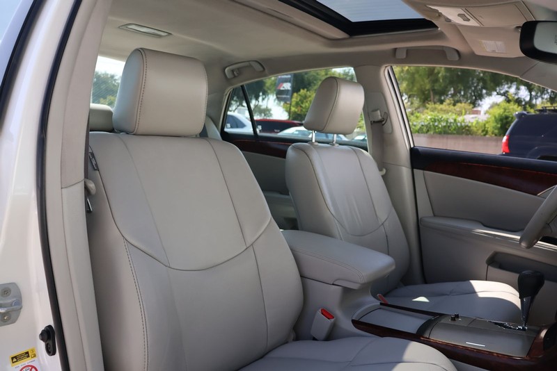 Toyota Avalon Vehicle Full-screen Gallery Image 19