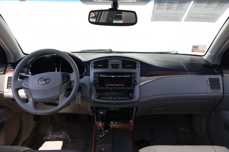 Toyota Avalon Vehicle Full-screen Gallery Image 20