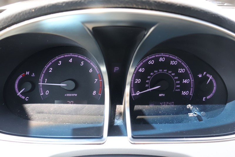 Toyota Avalon Vehicle Full-screen Gallery Image 21