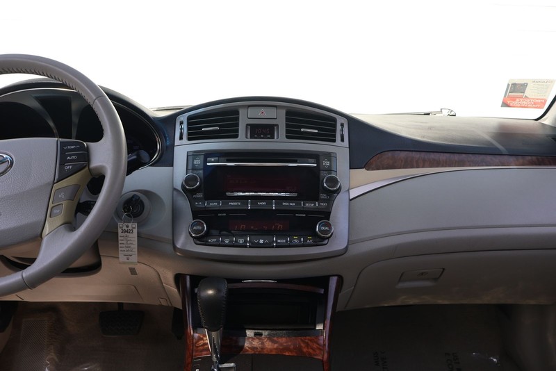 Toyota Avalon Vehicle Full-screen Gallery Image 25