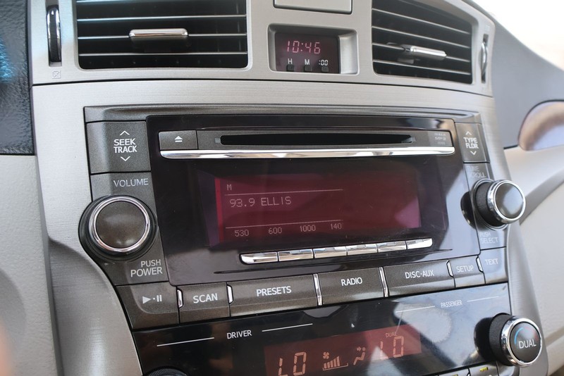 Toyota Avalon Vehicle Full-screen Gallery Image 26