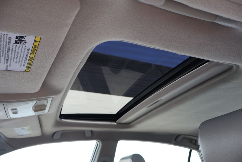 Toyota Avalon Vehicle Full-screen Gallery Image 28