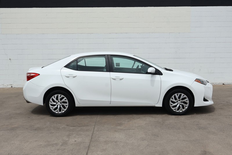 Toyota Corolla Vehicle Full-screen Gallery Image 04