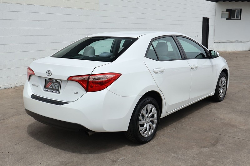 Toyota Corolla Vehicle Full-screen Gallery Image 05