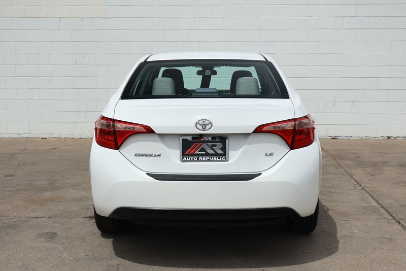 Toyota Corolla Vehicle Full-screen Gallery Image 06