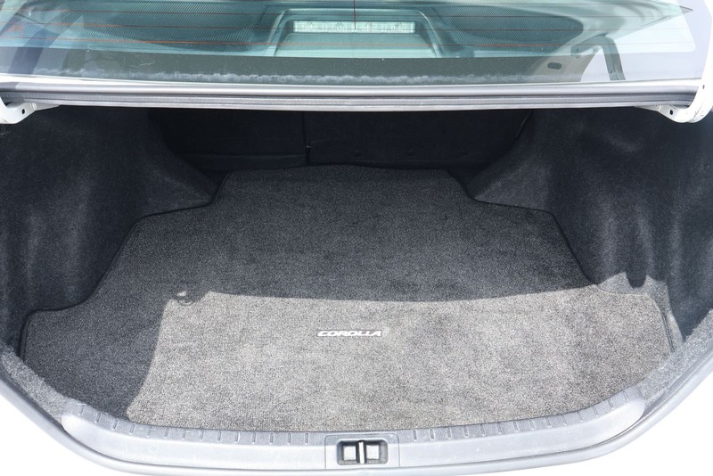 Toyota Corolla Vehicle Full-screen Gallery Image 09