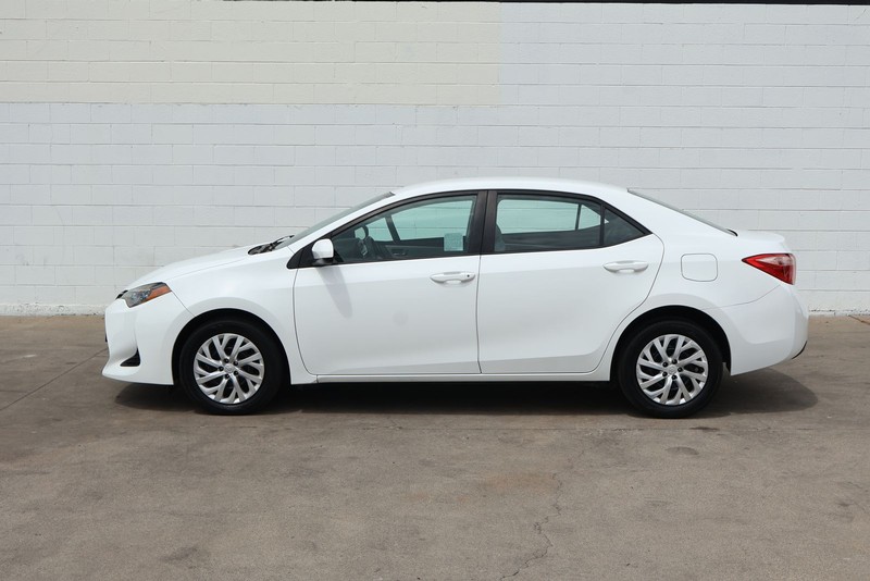 Toyota Corolla Vehicle Full-screen Gallery Image 11