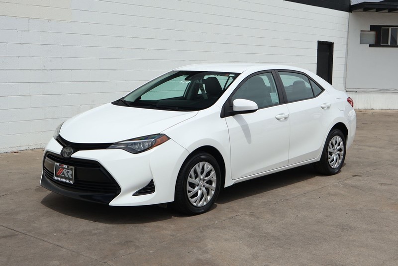 Toyota Corolla Vehicle Full-screen Gallery Image 12
