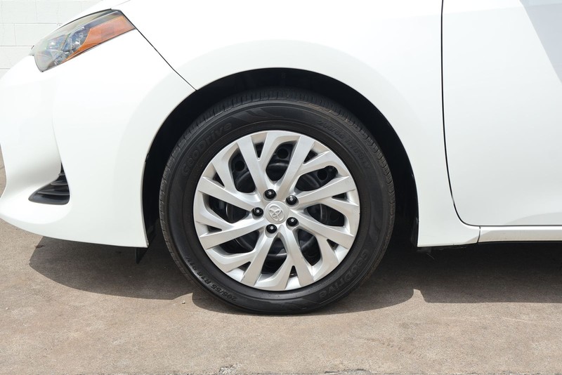 Toyota Corolla Vehicle Full-screen Gallery Image 14