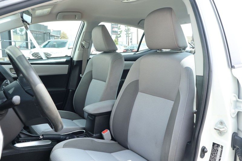 Toyota Corolla Vehicle Full-screen Gallery Image 16