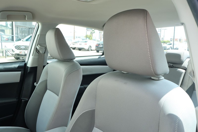 Toyota Corolla Vehicle Full-screen Gallery Image 17