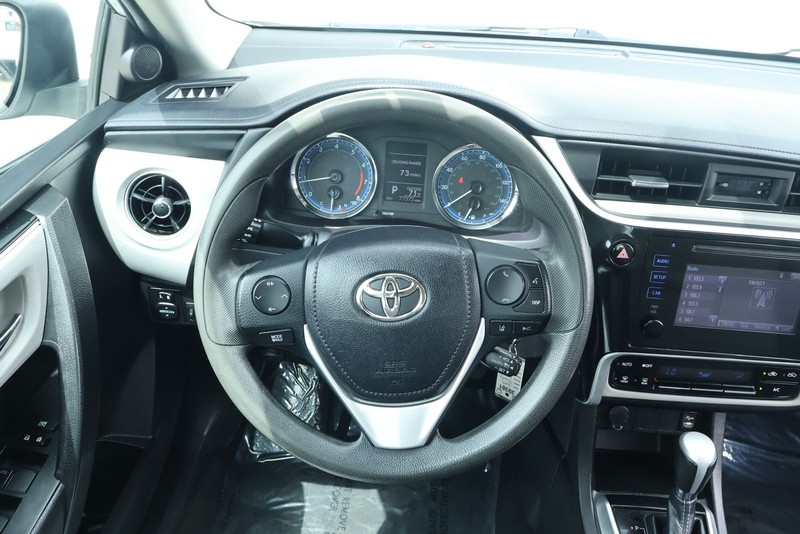 Toyota Corolla Vehicle Full-screen Gallery Image 23