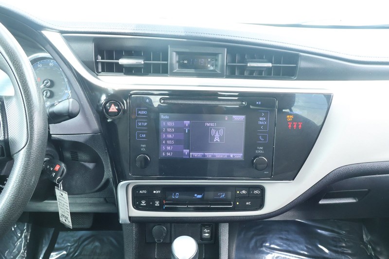 Toyota Corolla Vehicle Full-screen Gallery Image 24