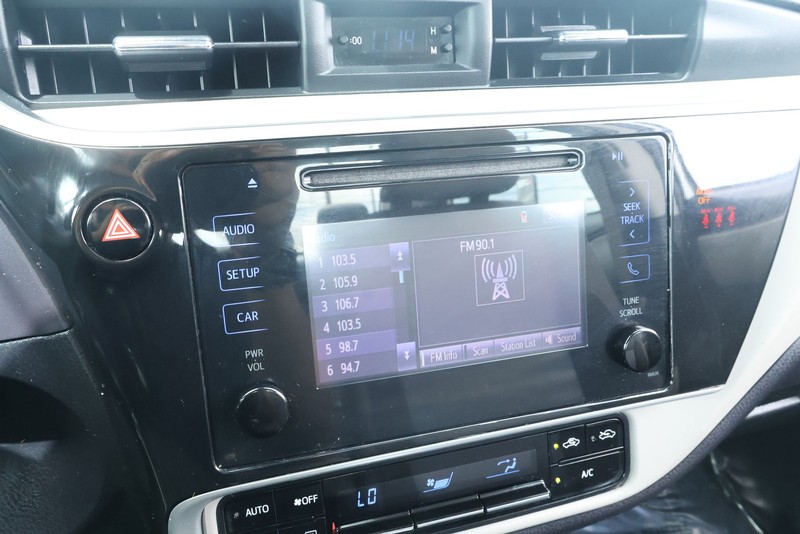 Toyota Corolla Vehicle Full-screen Gallery Image 25