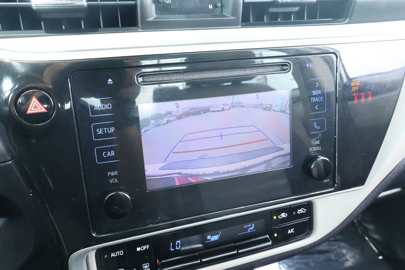 Toyota Corolla Vehicle Full-screen Gallery Image 26