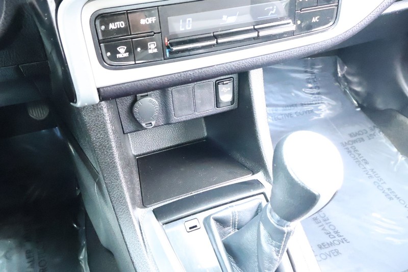 Toyota Corolla Vehicle Full-screen Gallery Image 27