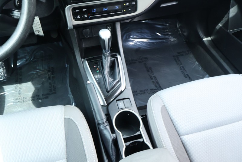 Toyota Corolla Vehicle Full-screen Gallery Image 28