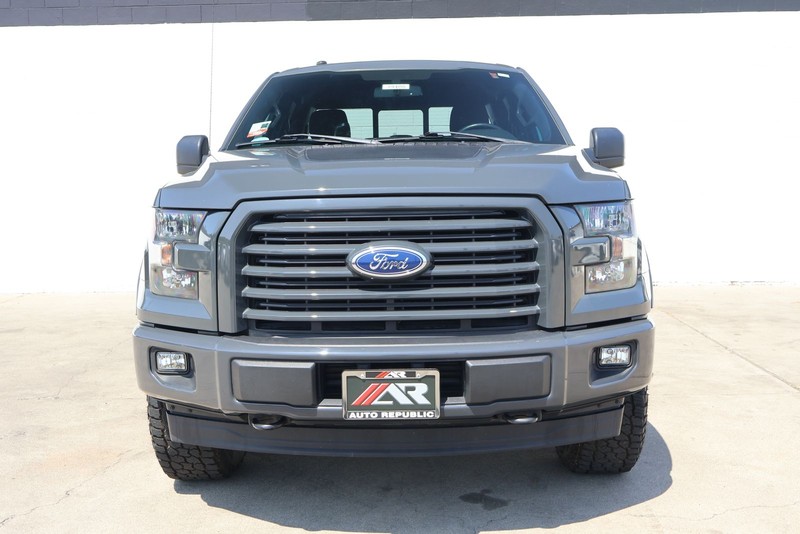 Ford F-150 Vehicle Full-screen Gallery Image 02