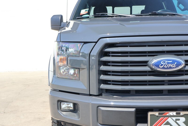 Ford F-150 Vehicle Full-screen Gallery Image 03