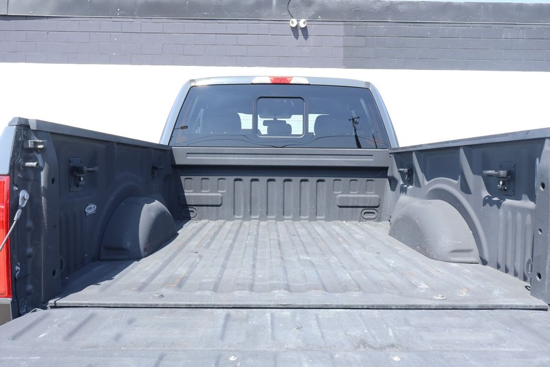 Ford F-150 Vehicle Full-screen Gallery Image 08
