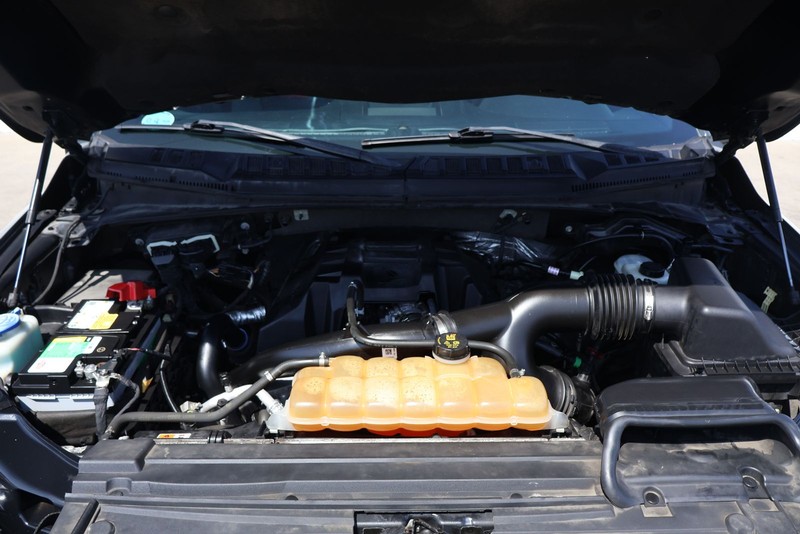 Ford F-150 Vehicle Full-screen Gallery Image 12
