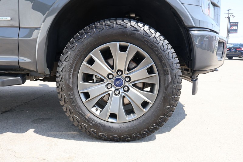 Ford F-150 Vehicle Full-screen Gallery Image 13