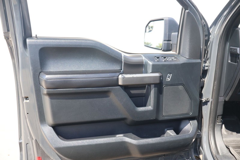 Ford F-150 Vehicle Full-screen Gallery Image 14