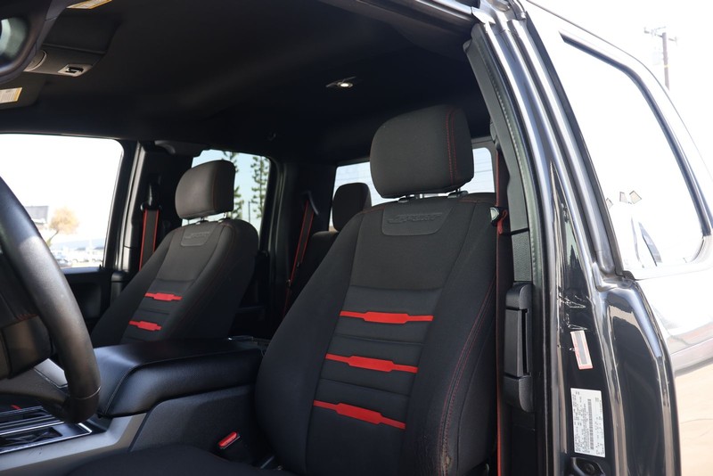 Ford F-150 Vehicle Full-screen Gallery Image 16