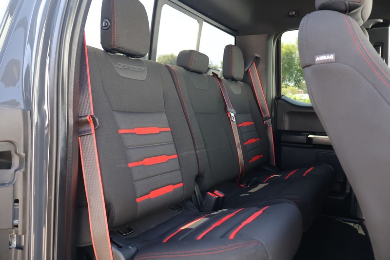 Ford F-150 Vehicle Full-screen Gallery Image 18