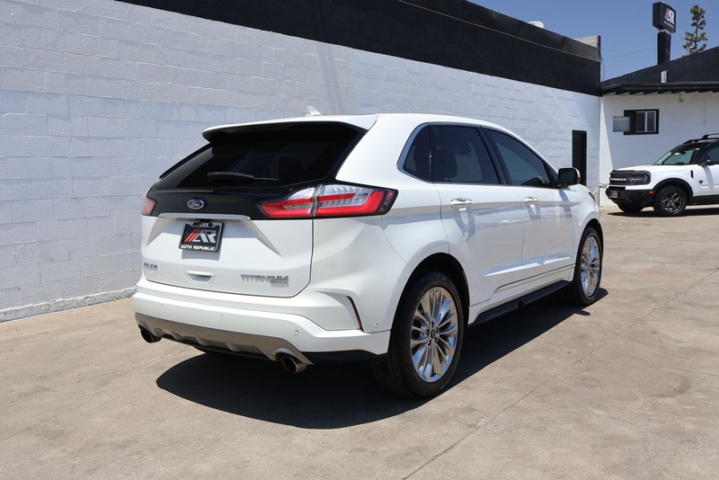 Ford Edge Vehicle Full-screen Gallery Image 05