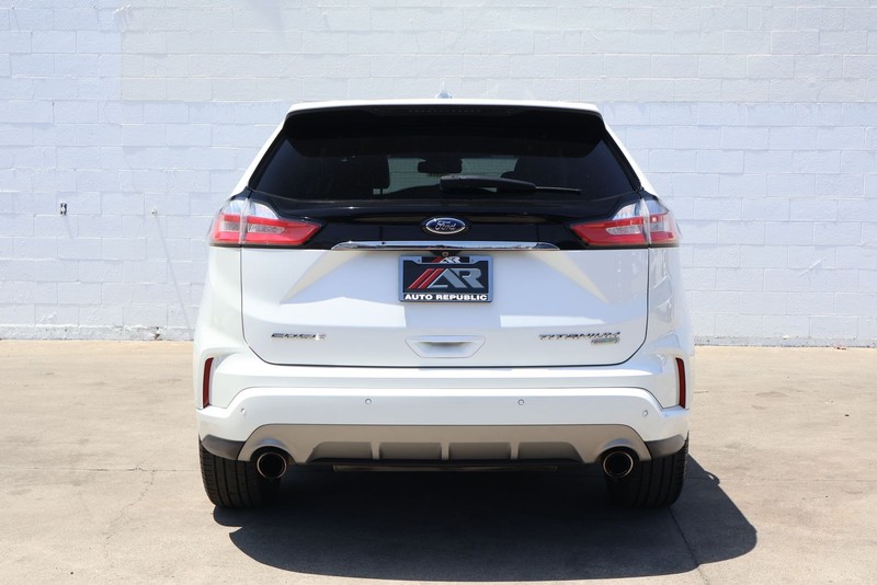 Ford Edge Vehicle Full-screen Gallery Image 06
