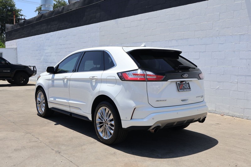 Ford Edge Vehicle Full-screen Gallery Image 09