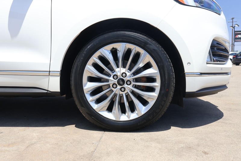 Ford Edge Vehicle Full-screen Gallery Image 13