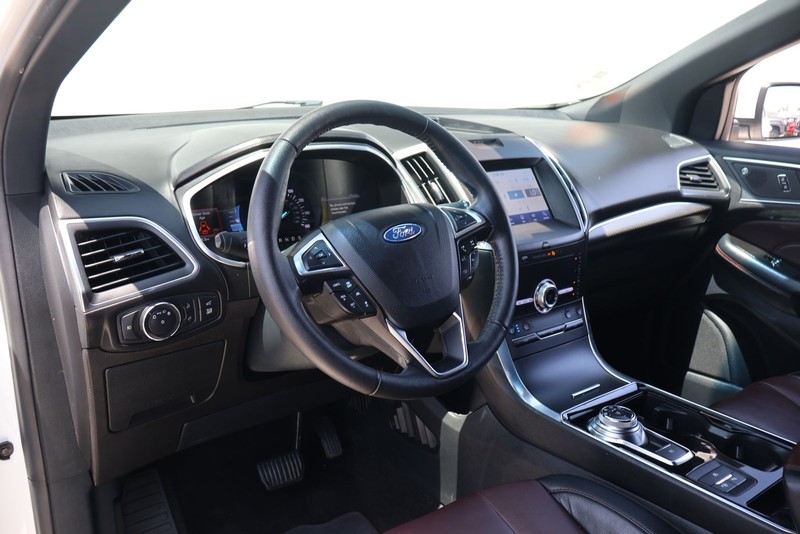 Ford Edge Vehicle Full-screen Gallery Image 15
