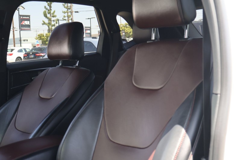 Ford Edge Vehicle Full-screen Gallery Image 17