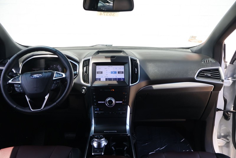 Ford Edge Vehicle Full-screen Gallery Image 20