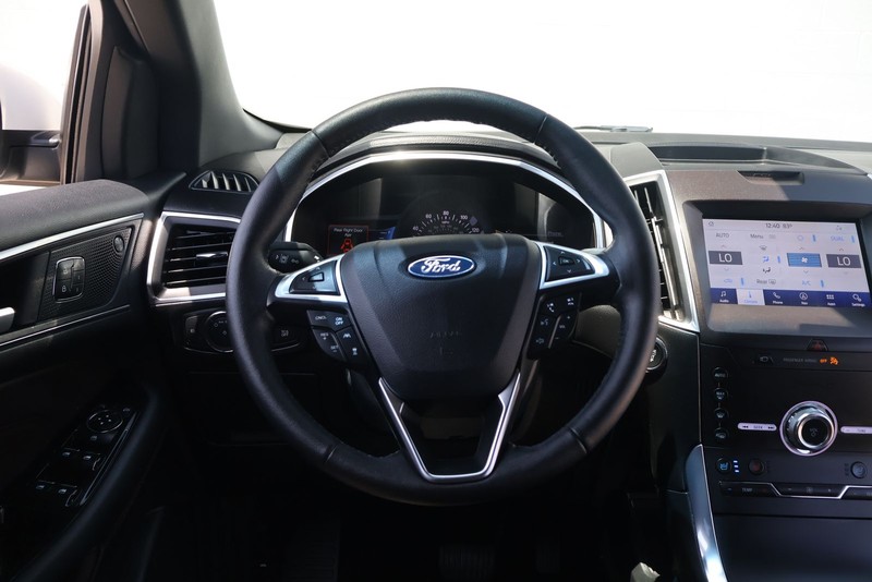 Ford Edge Vehicle Full-screen Gallery Image 22