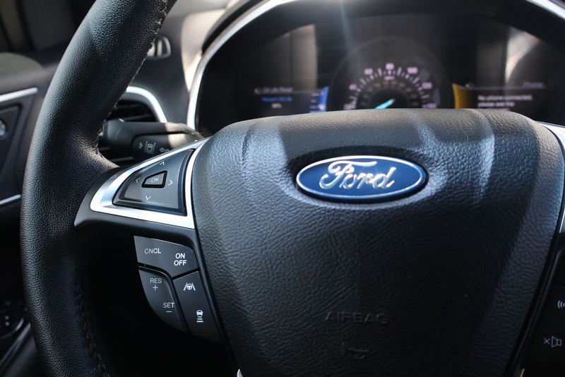 Ford Edge Vehicle Full-screen Gallery Image 23