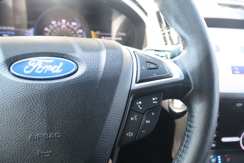 Ford Edge Vehicle Full-screen Gallery Image 24