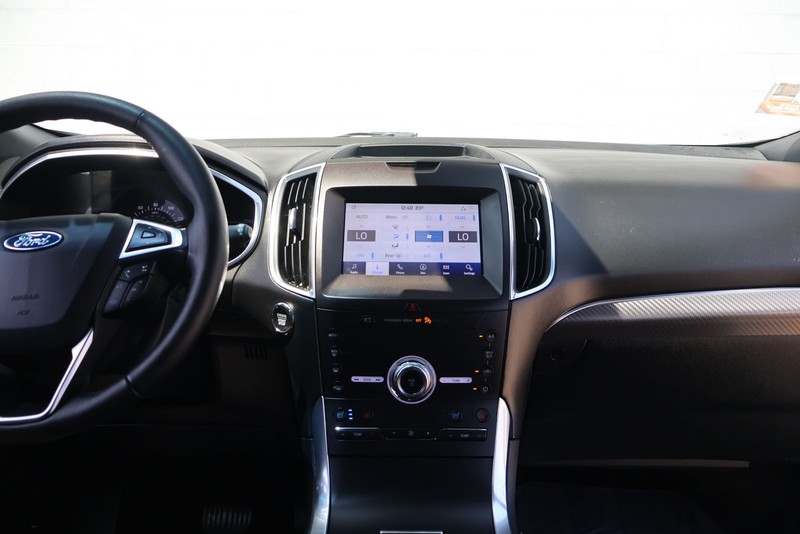 Ford Edge Vehicle Full-screen Gallery Image 25