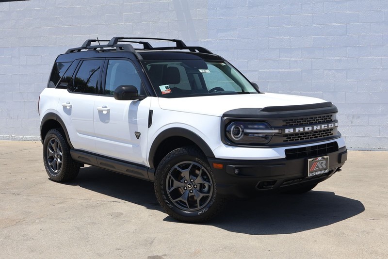 Ford Bronco Sport Vehicle Full-screen Gallery Image 01