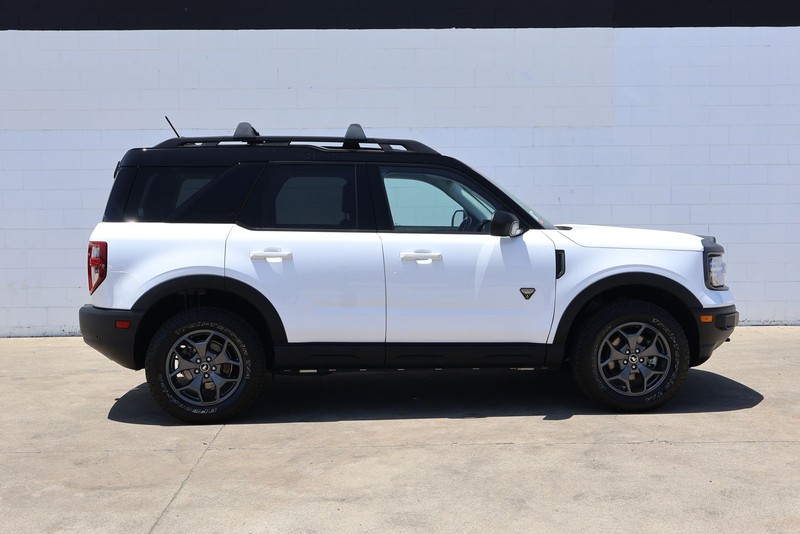 Ford Bronco Sport Vehicle Full-screen Gallery Image 04