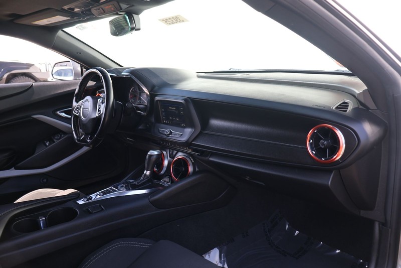 Chevrolet Camaro Vehicle Full-screen Gallery Image 17