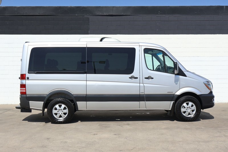 Mercedes-Benz Sprinter 2500 Vehicle Full-screen Gallery Image 01